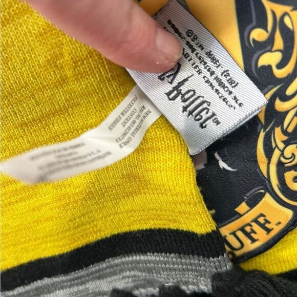 Wizarding World Of Harry Potter Hufflepuff Long Scarf fringe Harry Potter Long - Picture 9 of 11